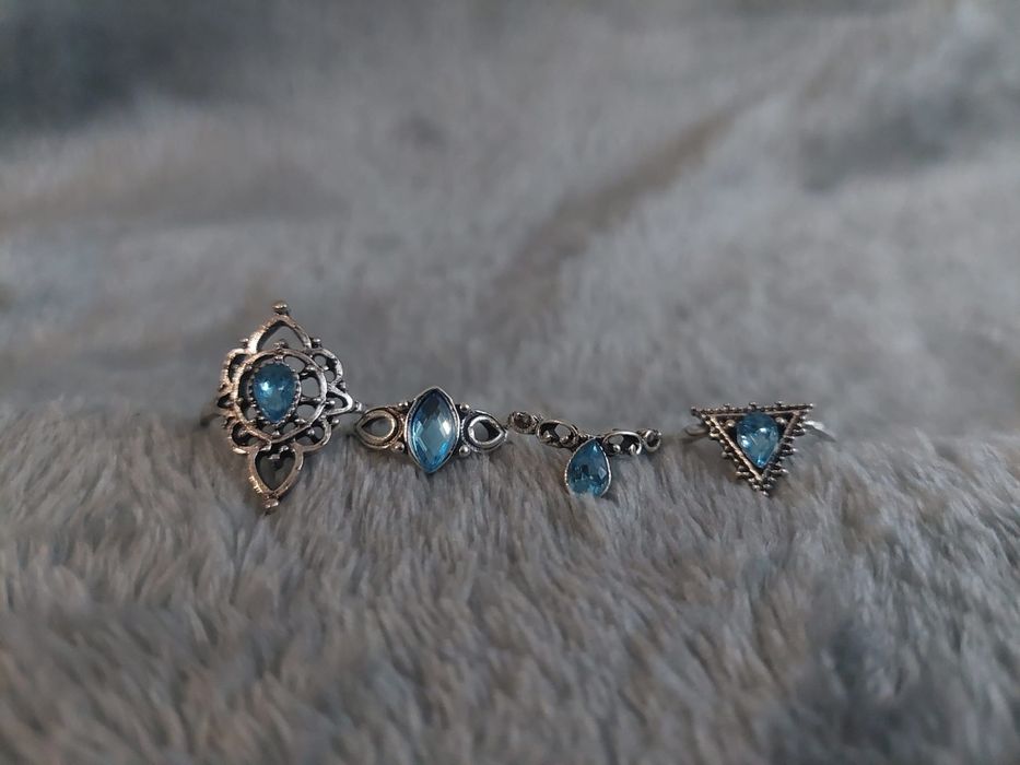 Anéis de aço inoxidável prateados com pedra azul