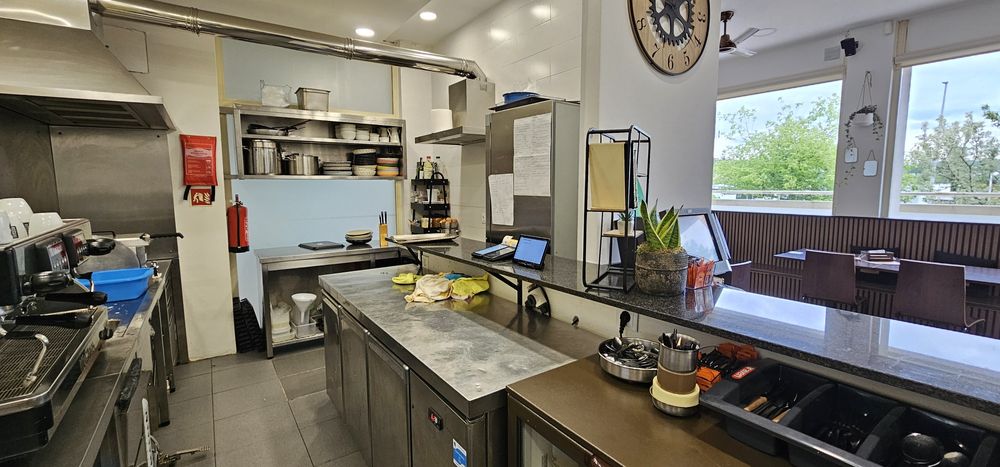 Trespasse Café em Frente à Faculdade – Maia