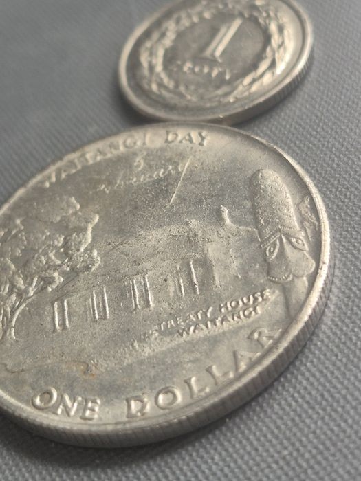 One dolar i 25 pence DEFEKT