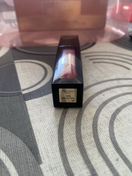 Pomadka w plynie Estée Lauder