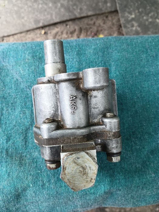 Масляний насос газ 53