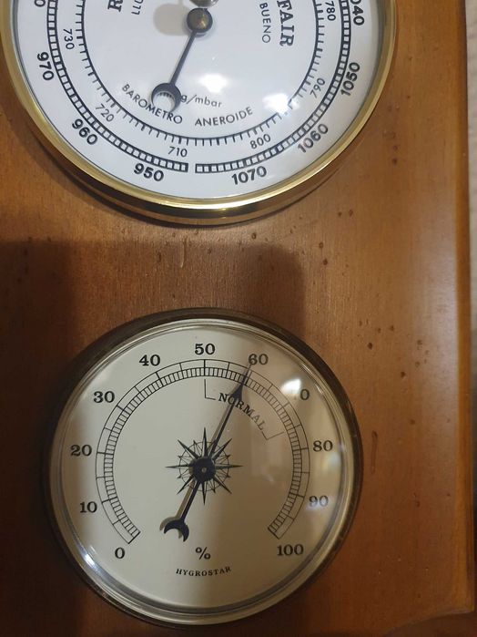 Estação meteorologica em madeira Antigs