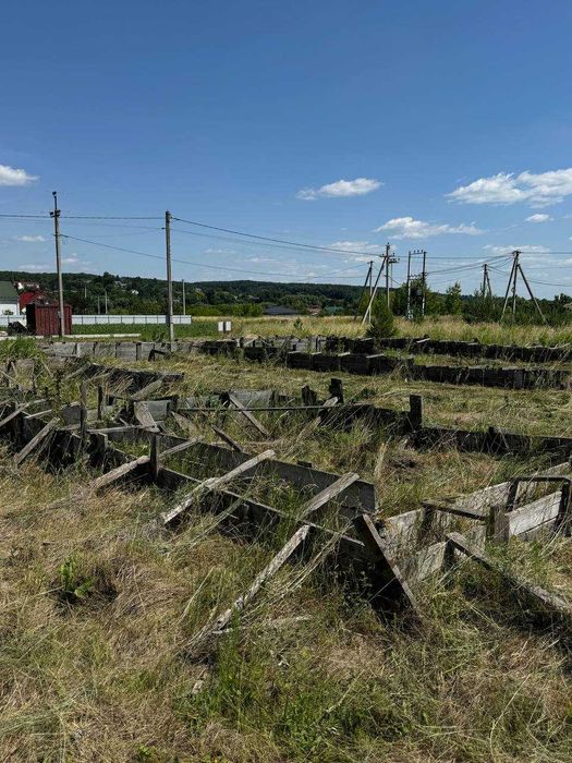 Продаж ділянки з фундаментом с. Іванківці (біля Олешина)