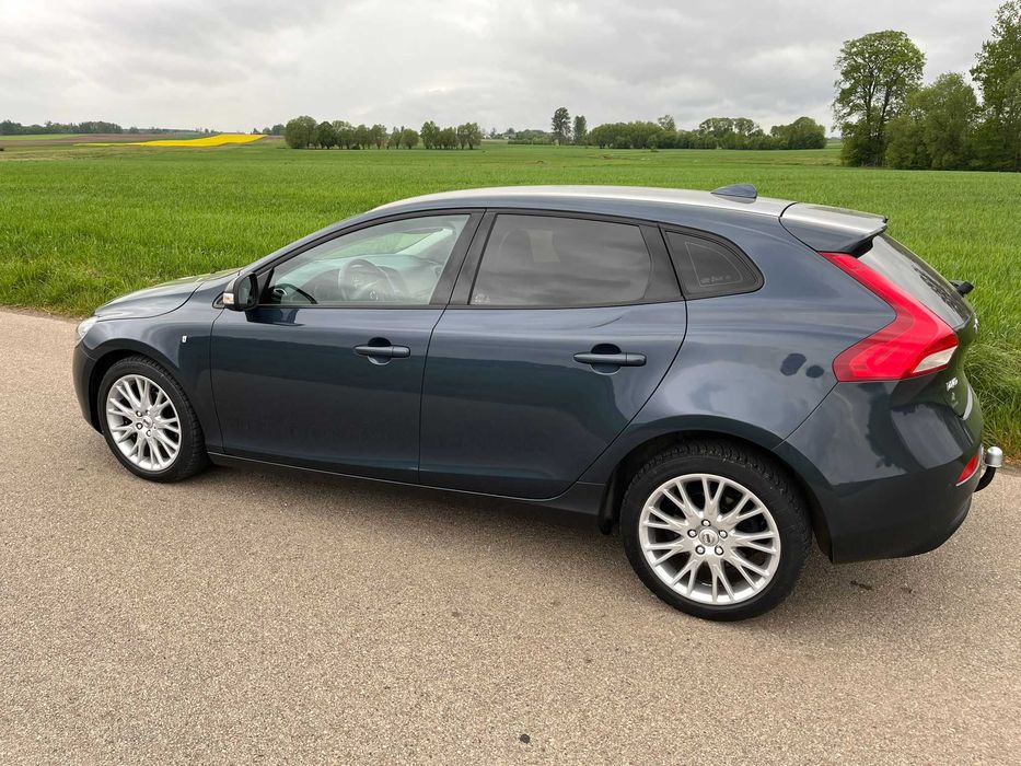 Volvo V40 2.0 D2 LIFT Stan Bardzo dobry!**Niski przebieg  2017 rok