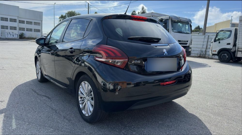 Peugeot 208 — fotografia 3
