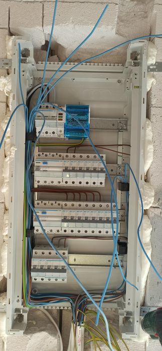 Elektryk. Instalacje elektryczne. Pomiary.  Awarie.