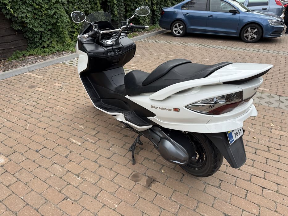Макси скутер Suzuki Skywave 250 см³