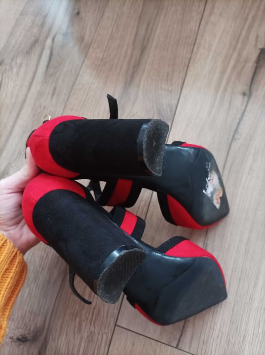 Buty na szpilce DeeZee