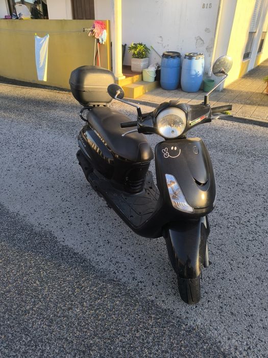 Venda Urgente SYM Fiddle 125cc – scooter a trabalhar
