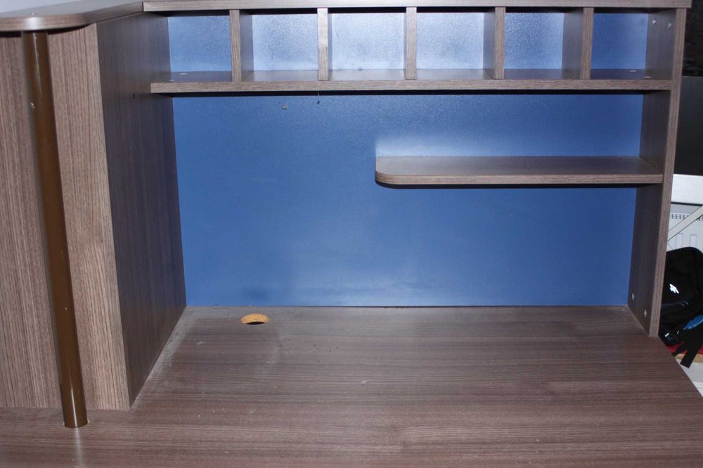 Biurko, biurko szkolne biurko z półkami.