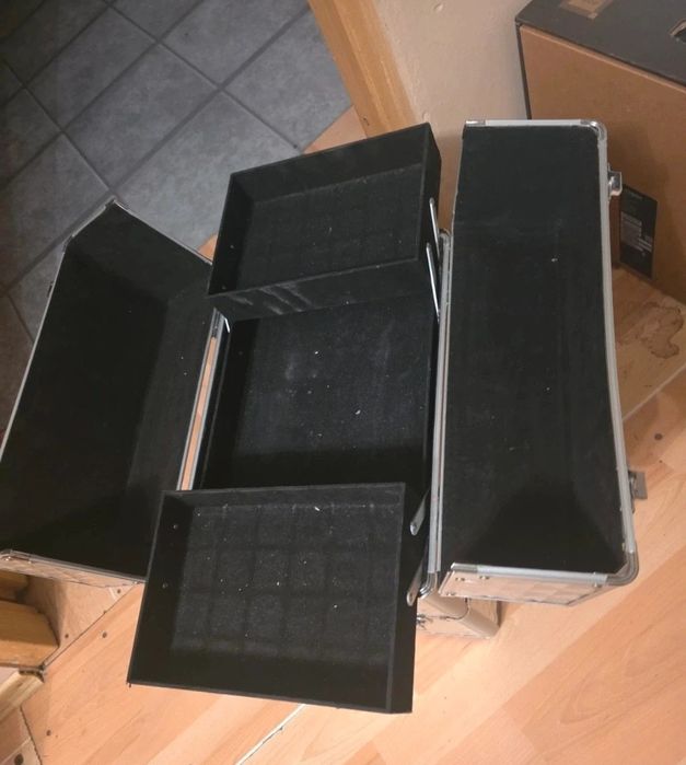 Kuferek i akcesoria do paznokci