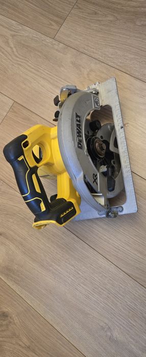 Pilarka tarczowa Dewalt DCS570