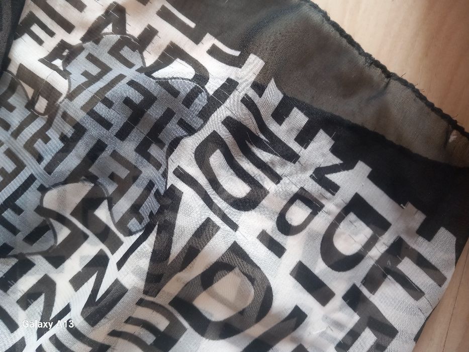 Fendi chusta damska cienka