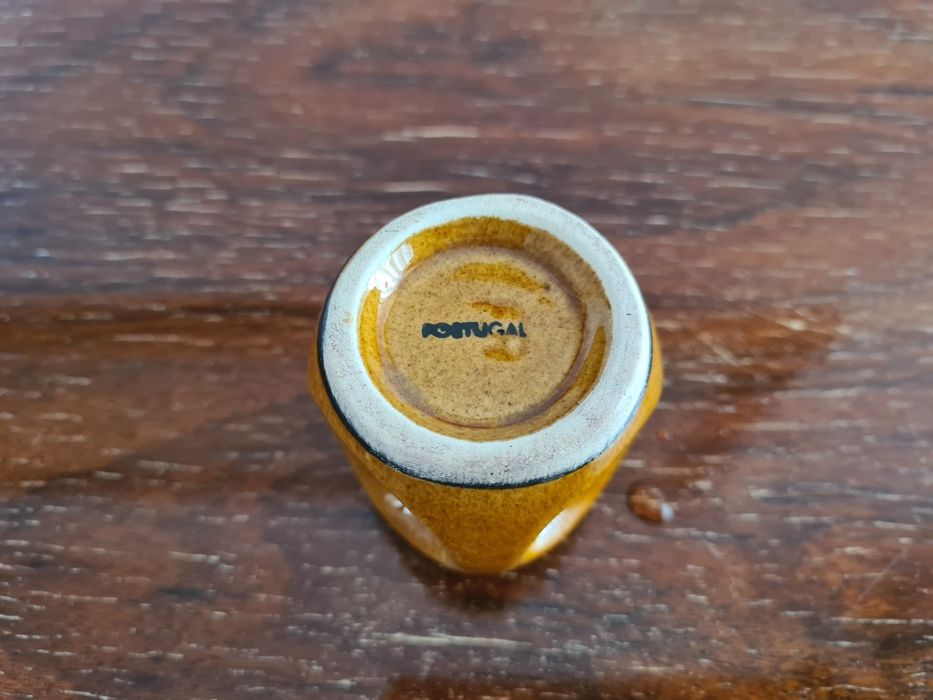 Garrafa e canecas cerâmica vidrada