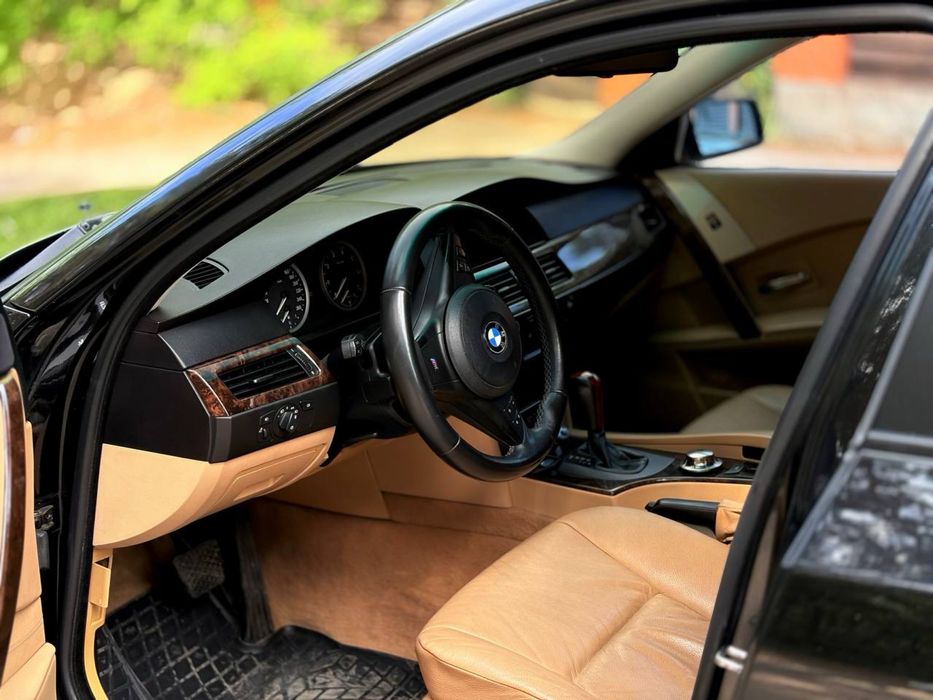 BMW E60 523I