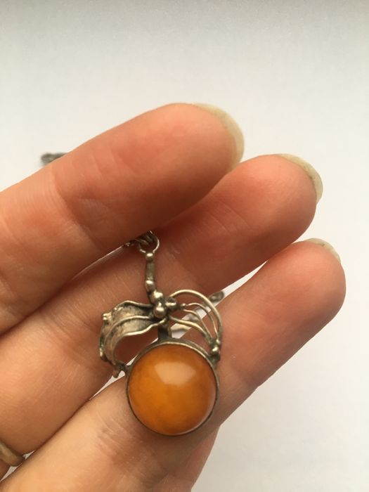 Stary wisior, łancuszek z bursztynem srebro 800