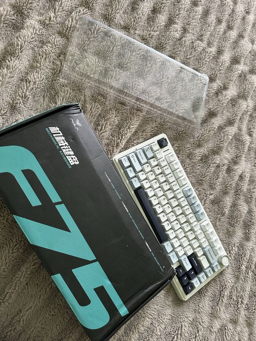 Механічна клавіатура AULA F75 — майже нова, повний комплект