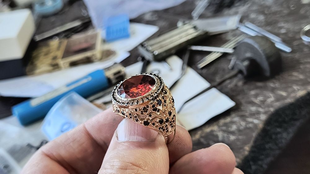 Продам золотий перстень