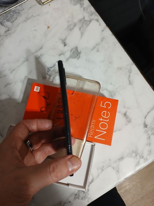 Смартфон Xiaomi Redmi Note 5 (4/64 гб) Все нормально працює.