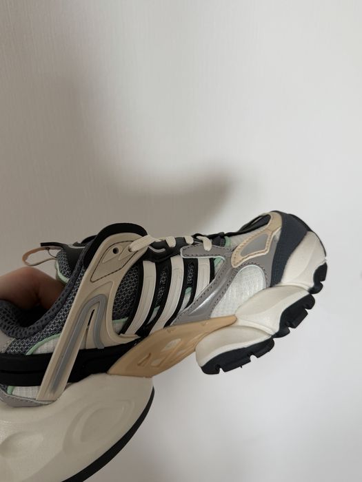 Жіночі кроосівки Adidas Vento XLG Deluxe