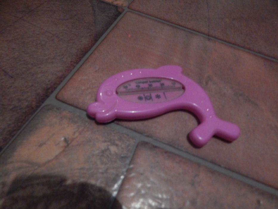 Круг для купания, градусник для воды, расческа и гребень для новорожде