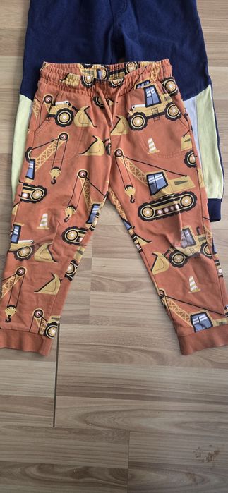 Spodnie dresowe 104 czarne granat