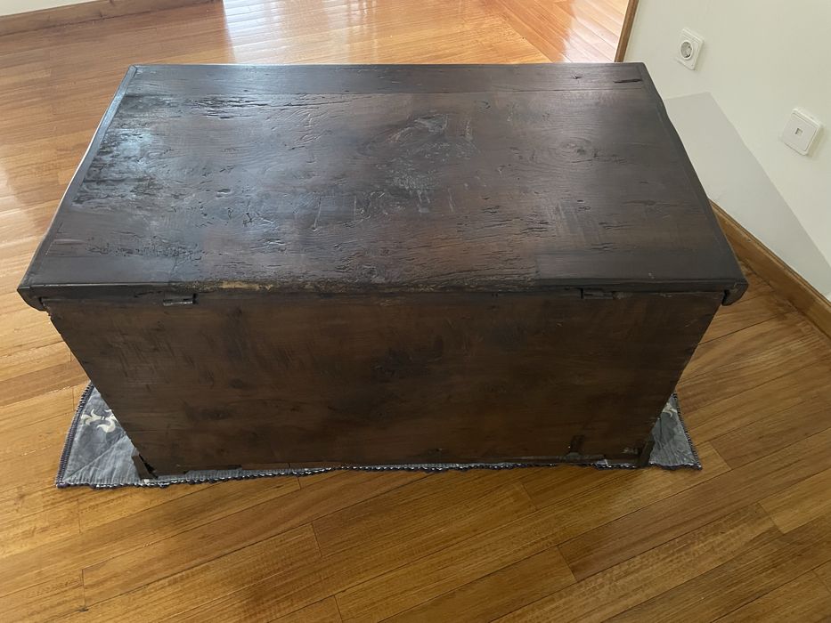 Arca em castanho antiga