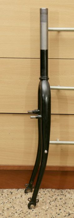 Вилка ригидная на колесо 28"