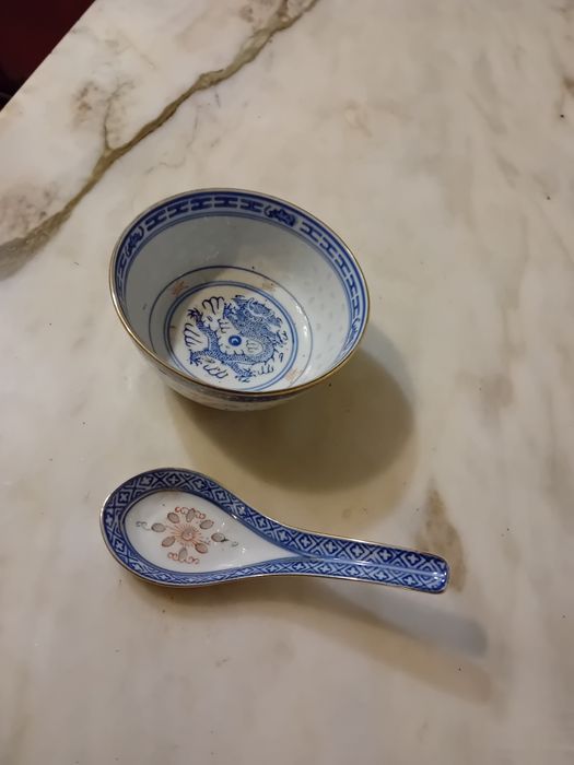 Taça Chinesa em Porcelana com Colher