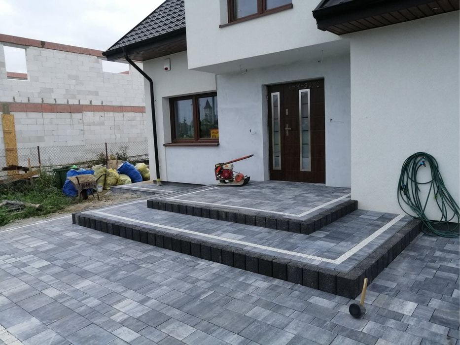 Układanie kostki brukowej/ Brukarstwo