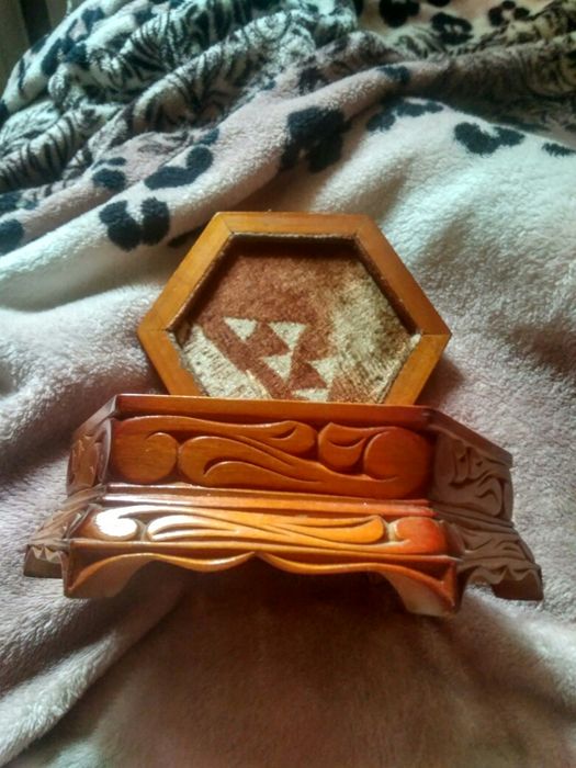 Шкатулка для украшений.