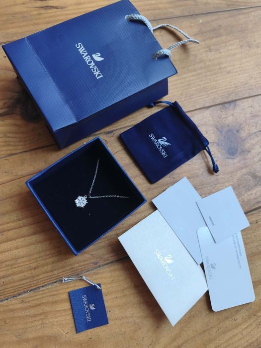 Colar Swarovski novo na Caixa