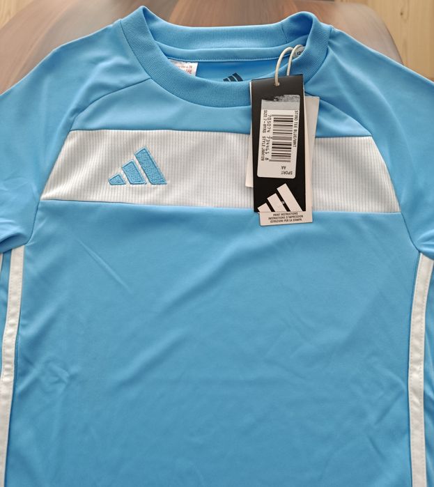T-shirt Adidas 7-8 anos nova
