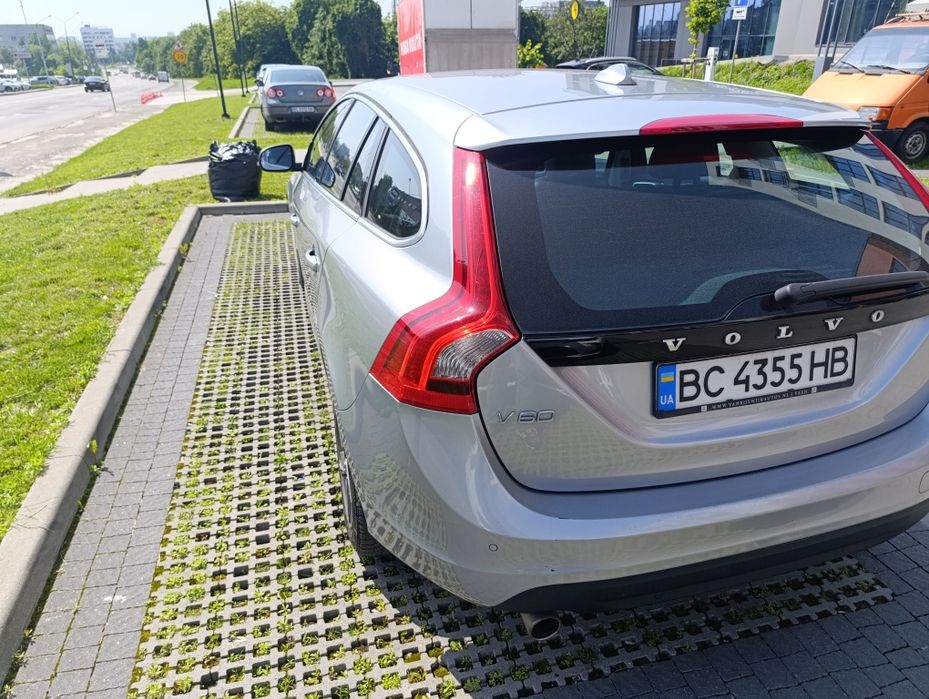 Продаж Volvo V60 2011p