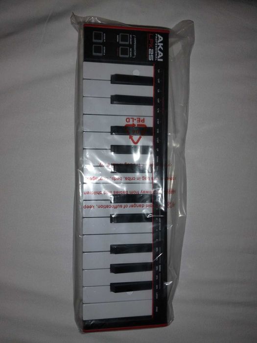 Vendo Instrumetos Musicais  AKAI LPK 25  E O AKAI PROFESSIONAL MPD218