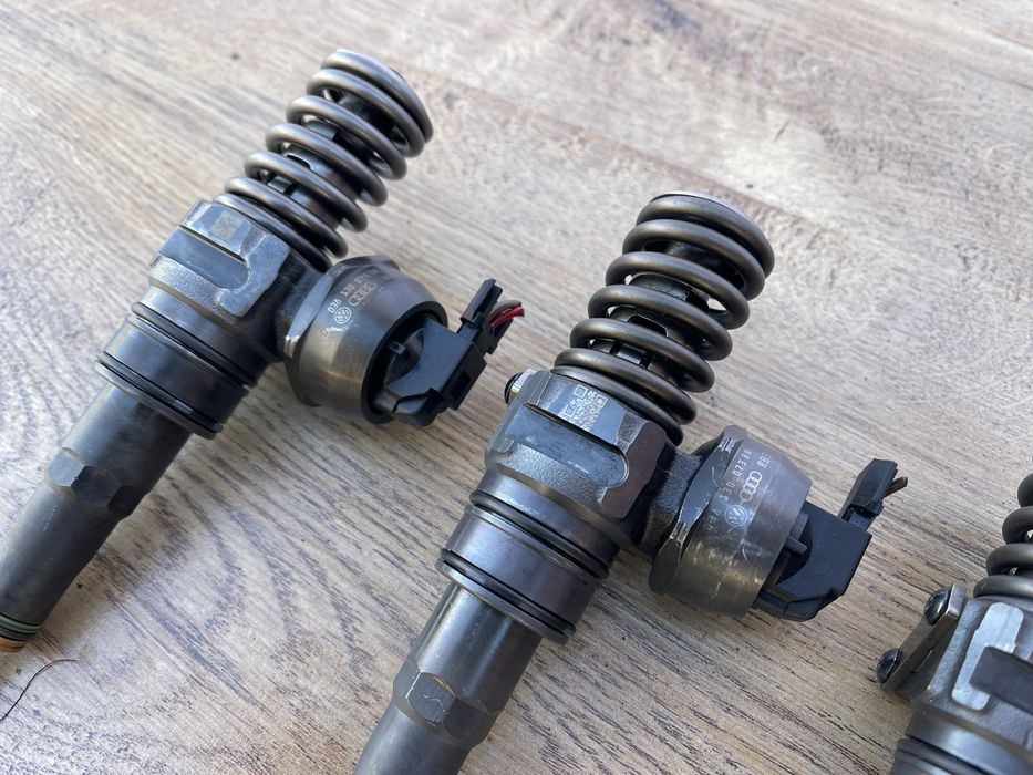 Насос форсунка 1.9 tdi bls VW Passat B6 VW Golf 5 VW Caddy 038130073BN