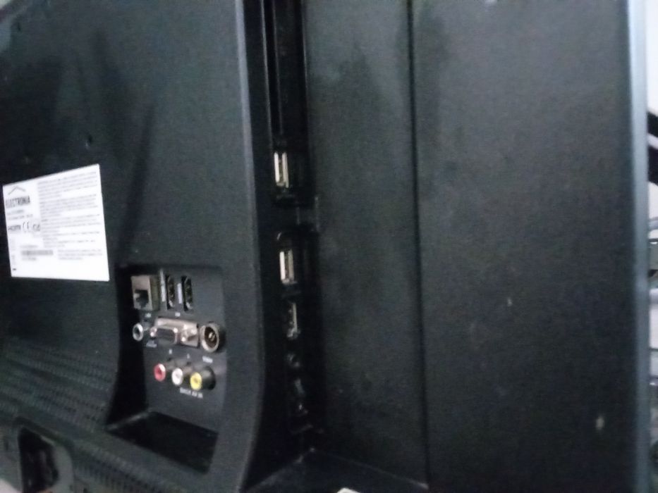TV electronia 24 polegadas só com suporte de parede