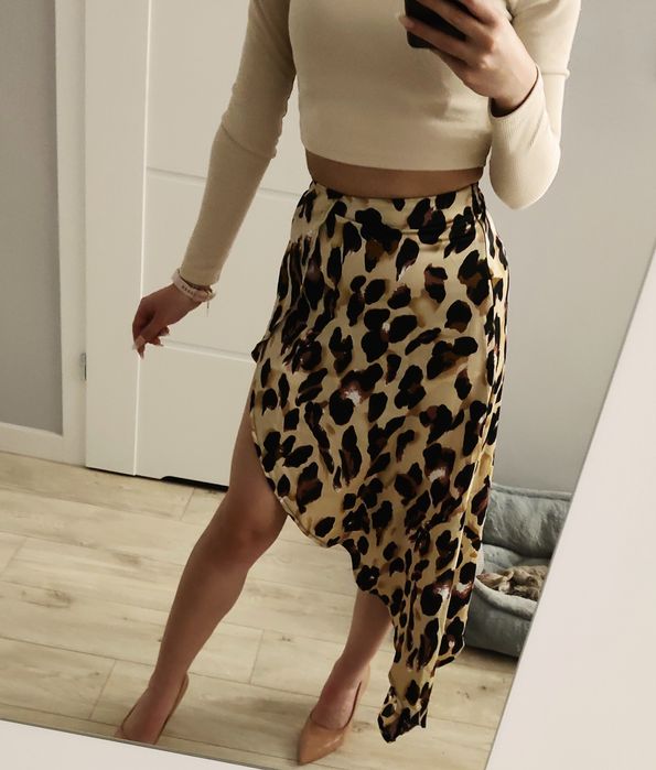 Asymetryczna spódnica panterka XS PrettyLittleThing