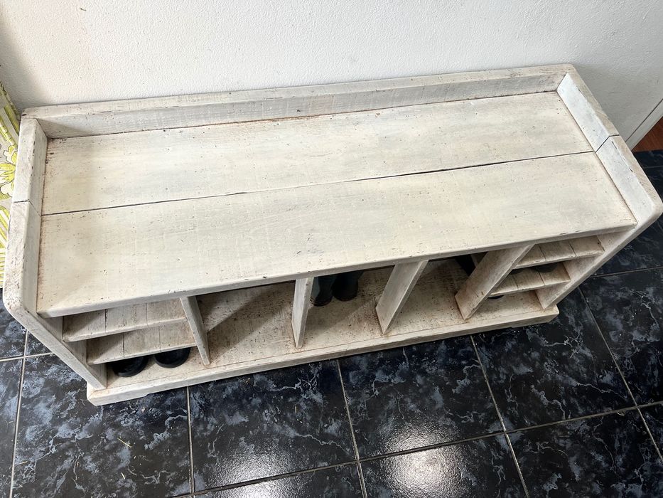 Banco de Madeira com Arrumação para Sapatos e Almofada