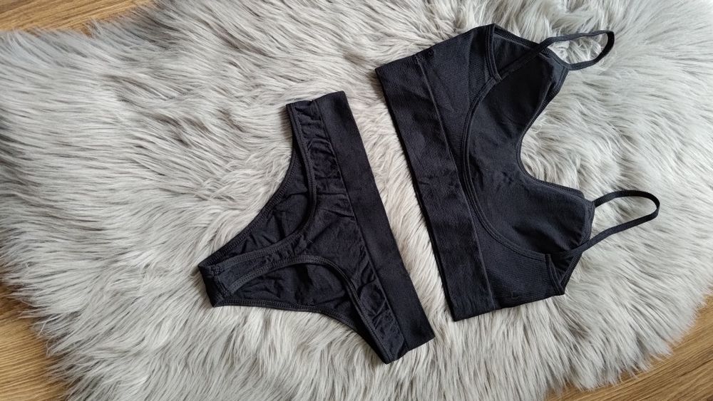 Komplet bielizny czarny top bralet stringi M 38
