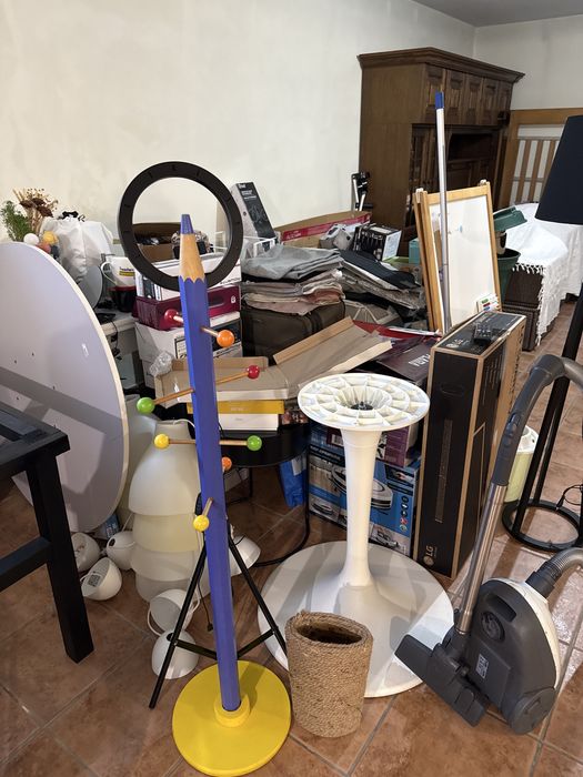 Vários móveis e decoração