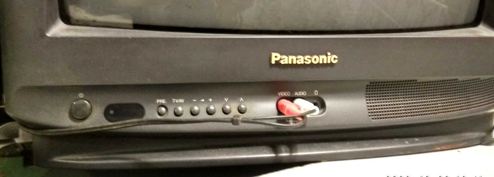 телевізор, двд та відеомагнітофон