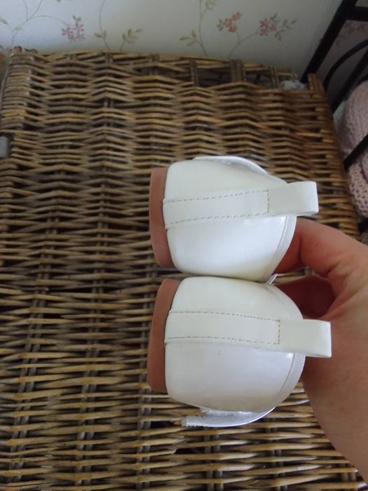 Piękne balerinki białe  Smyk komunia rozm 32 33
