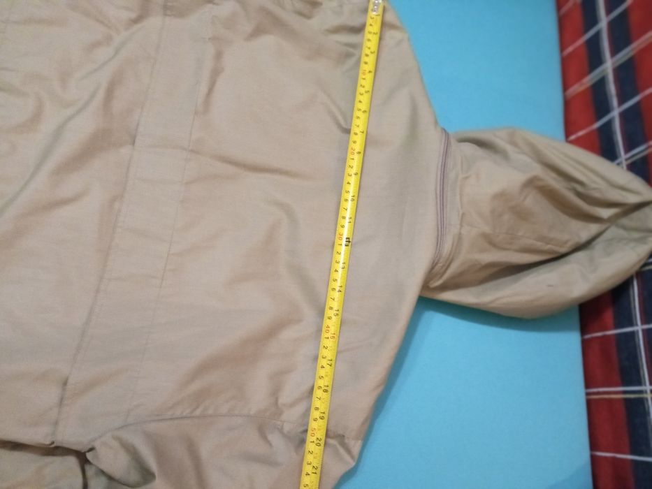 Продам демисезонную лёгкую мужскую  куртку.