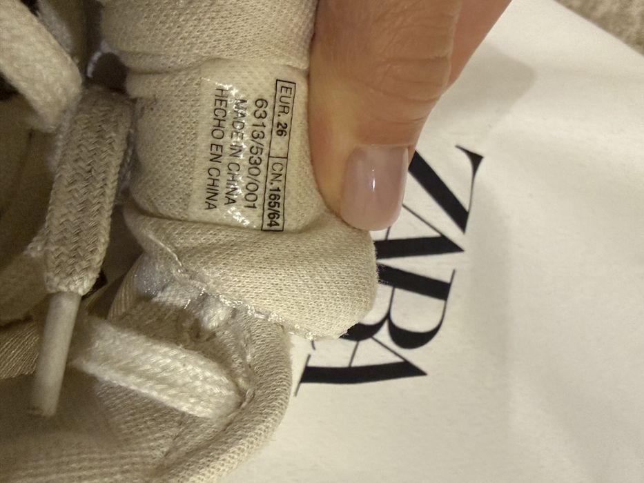 Детские кроссовки zara