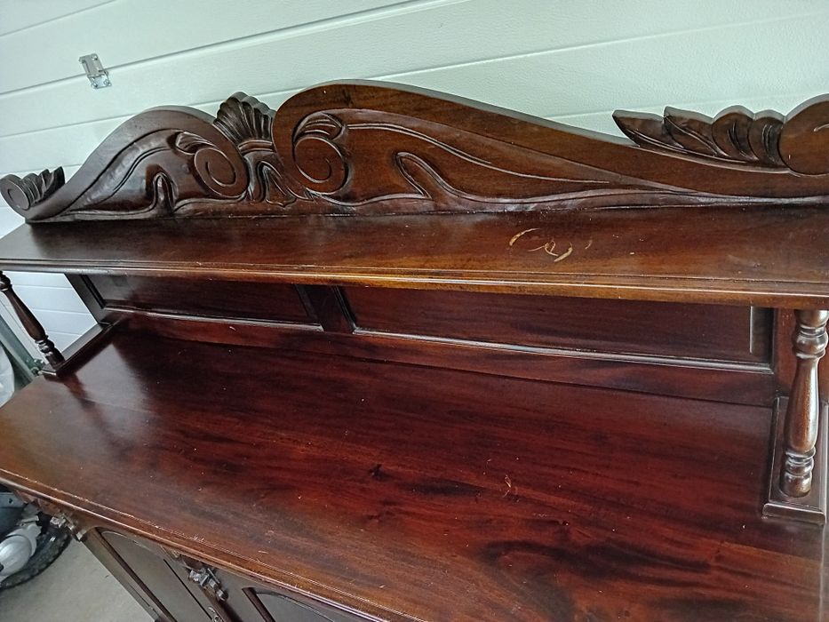 Pomocnik kuchenny, Kredens