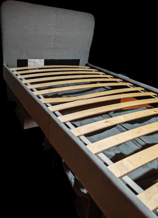 Vendo cama 90*200 com estrado