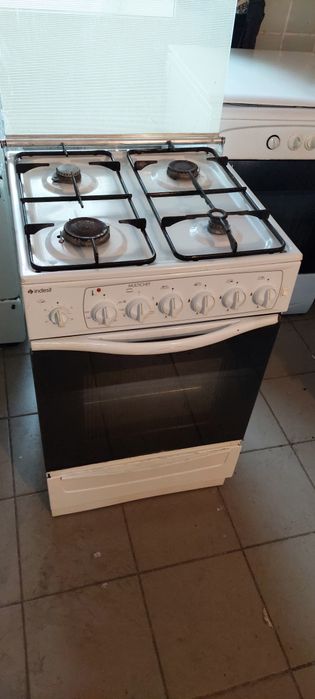 Газову плиту  з газовой духовкою дуже дешево продаю