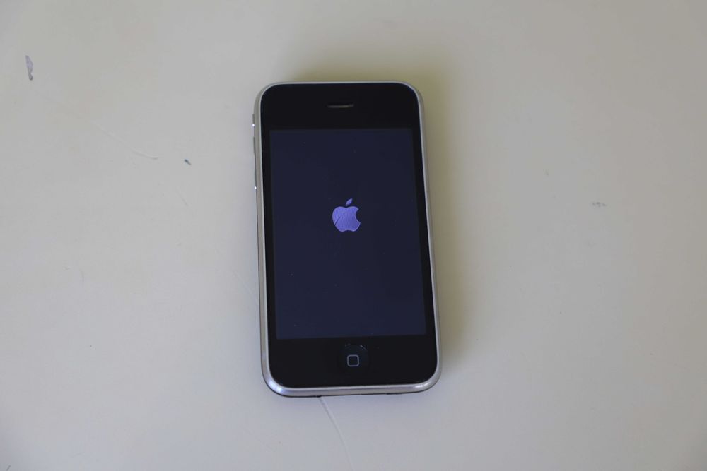 мобільний телефон iphone 3gs