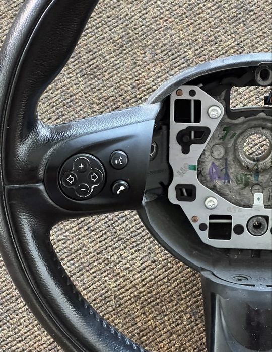 Volante Mini R56 em bom estado